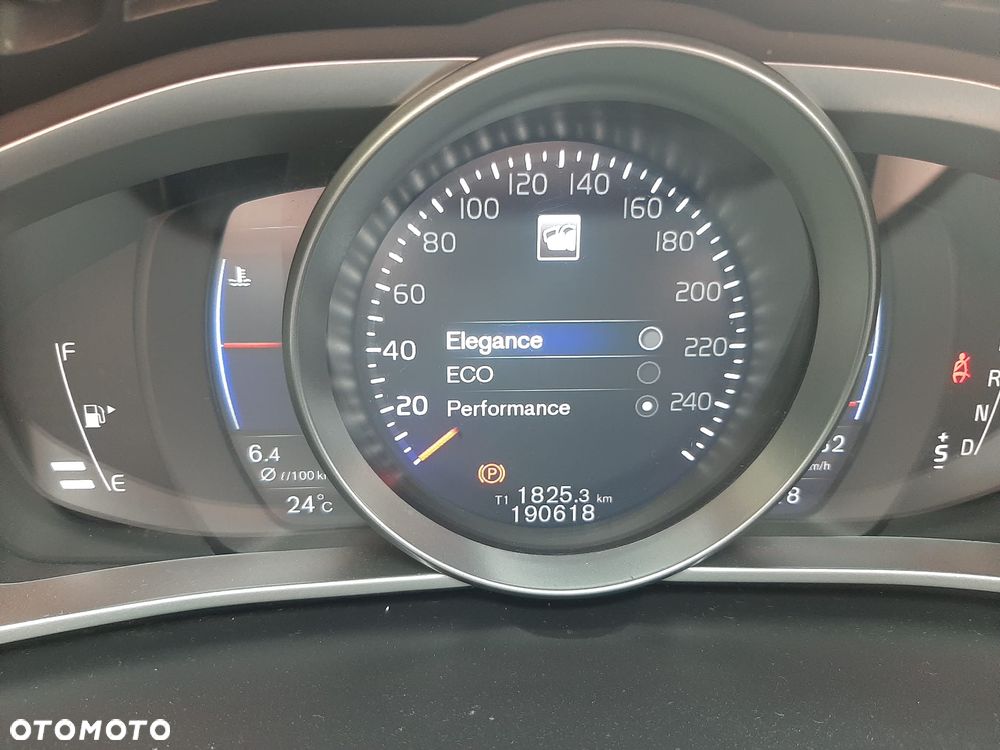 Volvo V40 D3 Geartronic RDesign - 19
