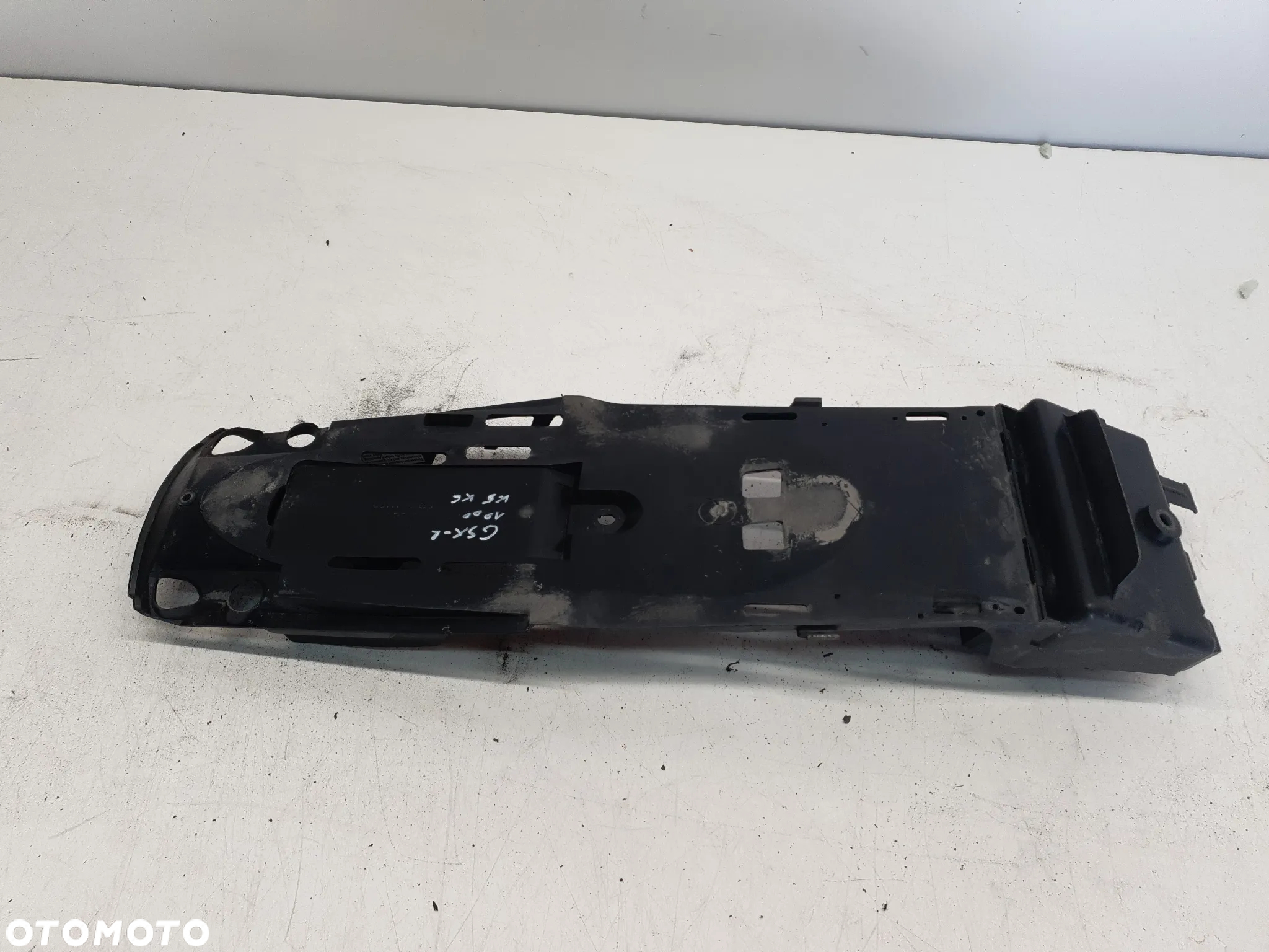 } Suzuki GSX-R 1000 K5 - K6 (2005 - 2006) 63111-41G0 Osłona tylnego zadupka mocowanie akumulatora - 4