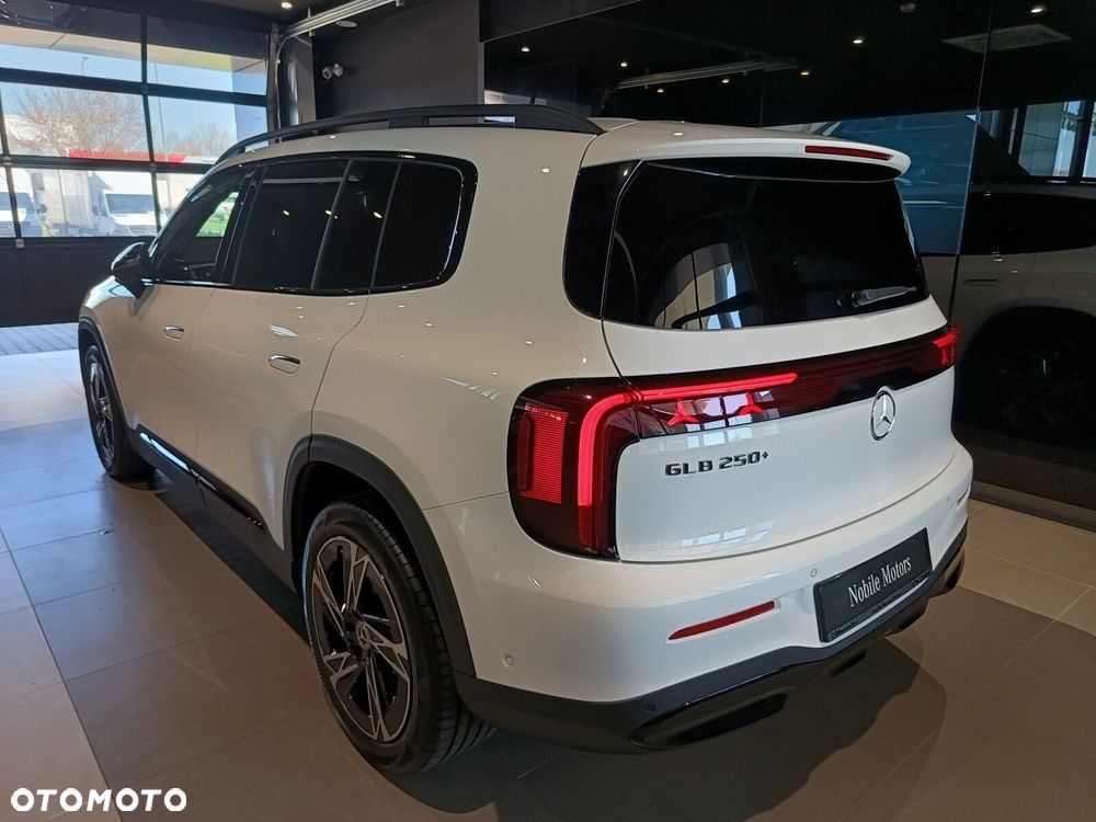 Mercedes-Benz GLB - 8