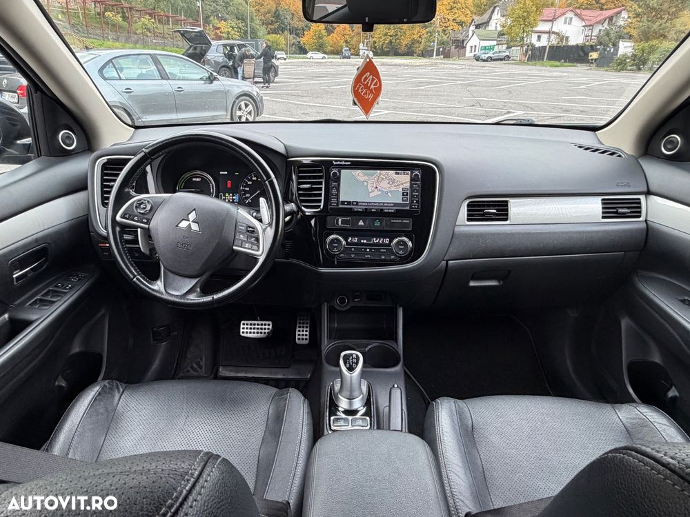 Mitsubishi Outlander - 8
