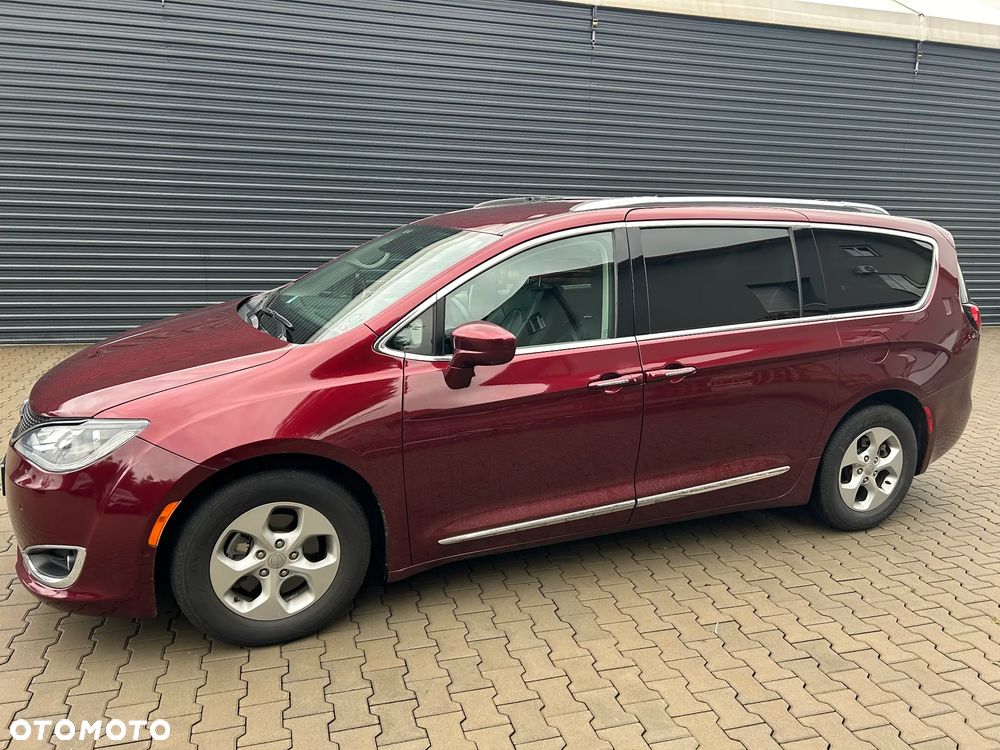 Chrysler Pacifica - 1