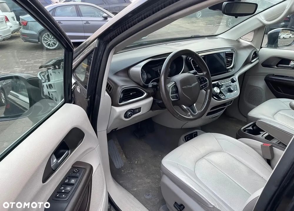 Chrysler Pacifica - 9