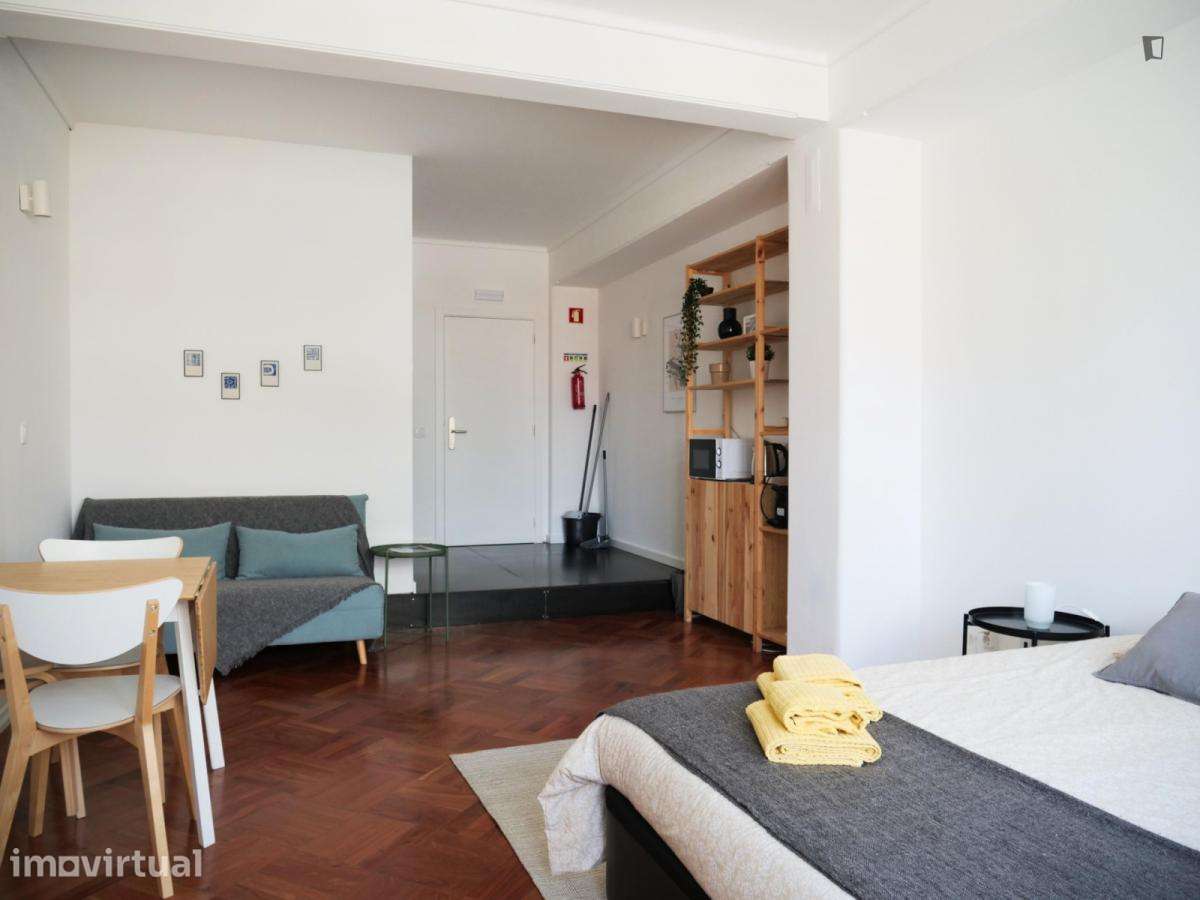 Quarto - localizado em Anjos Lisbon - Grande imagem: 2/12