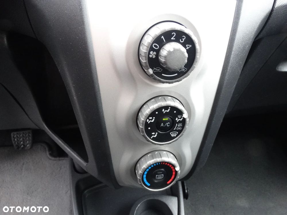 Toyota Yaris 1.3 VVT-i Cool - 12