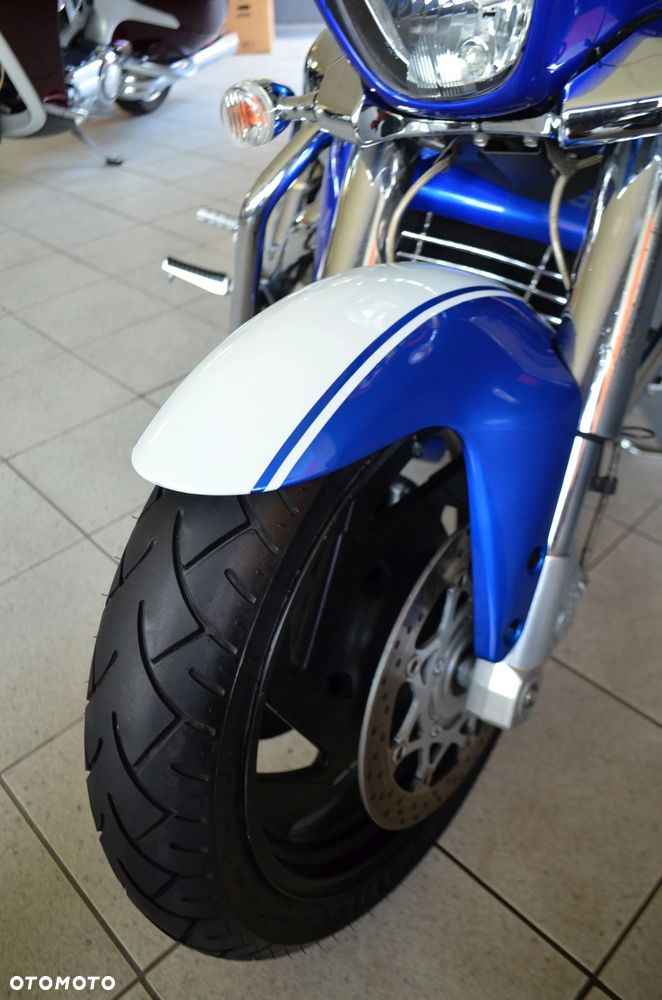 Suzuki Intruder - 8