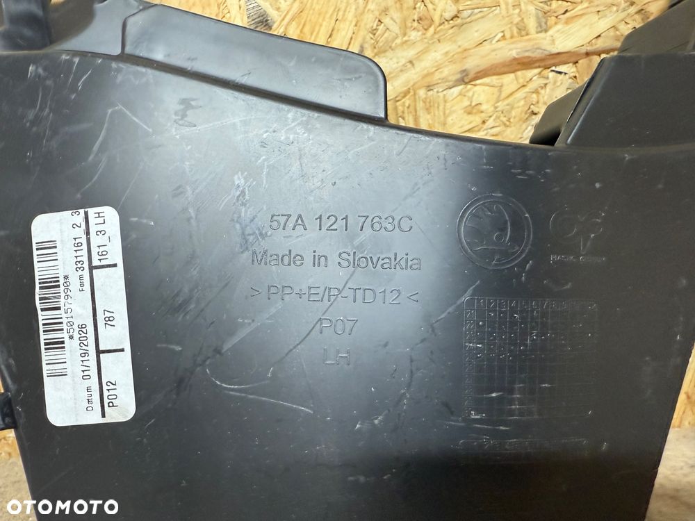 SKODA KAROQ KIEROWNICA WLOT POWIETRZA PRAWY LEWY PRZÓD 57A121764C 57A121763C - 2