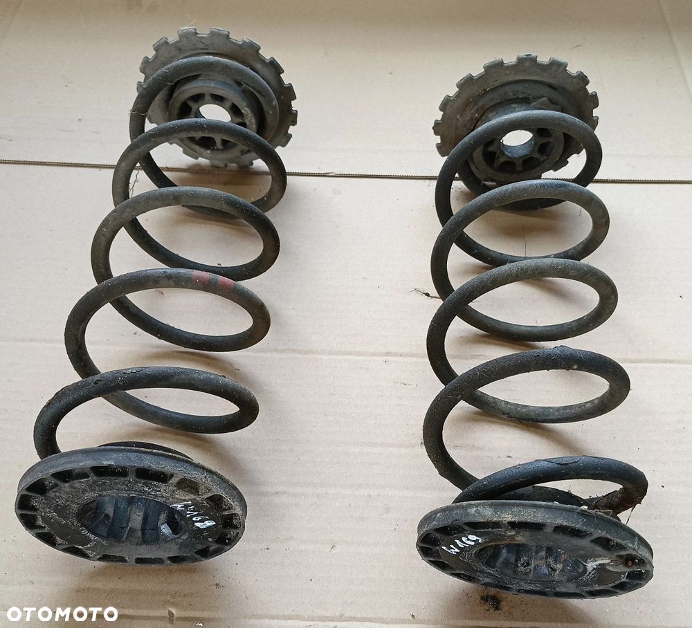 W169 sprężyna tylna tył komplet sprężyny 1,5 1,7 benzyna Mercedes