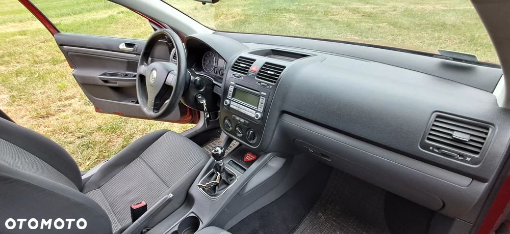 Volkswagen Jetta 1.6 FSI Trendline - 8