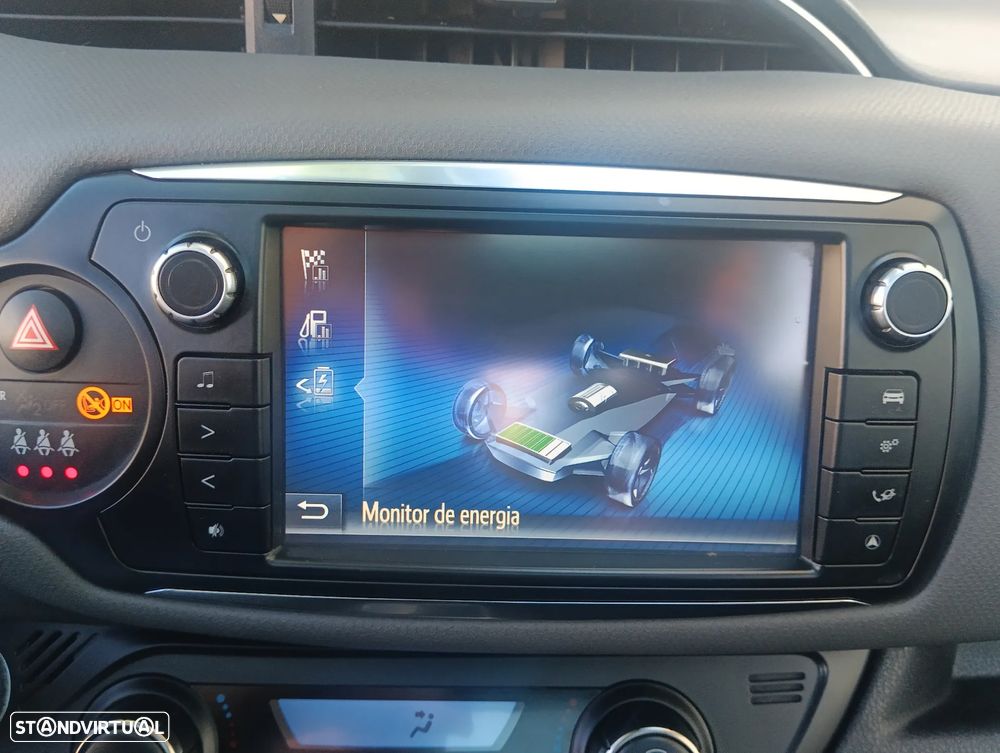 Toyota Yaris 1.5 HSD Comfort +P.Style+P.Techno - 13