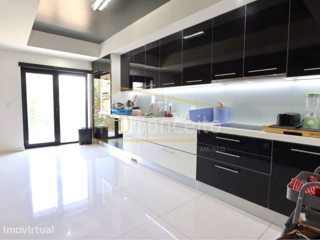 Apartamento T3+2 Duplex em Condomínio com Piscina - Entroncamento - Grande imagem: 4/31
