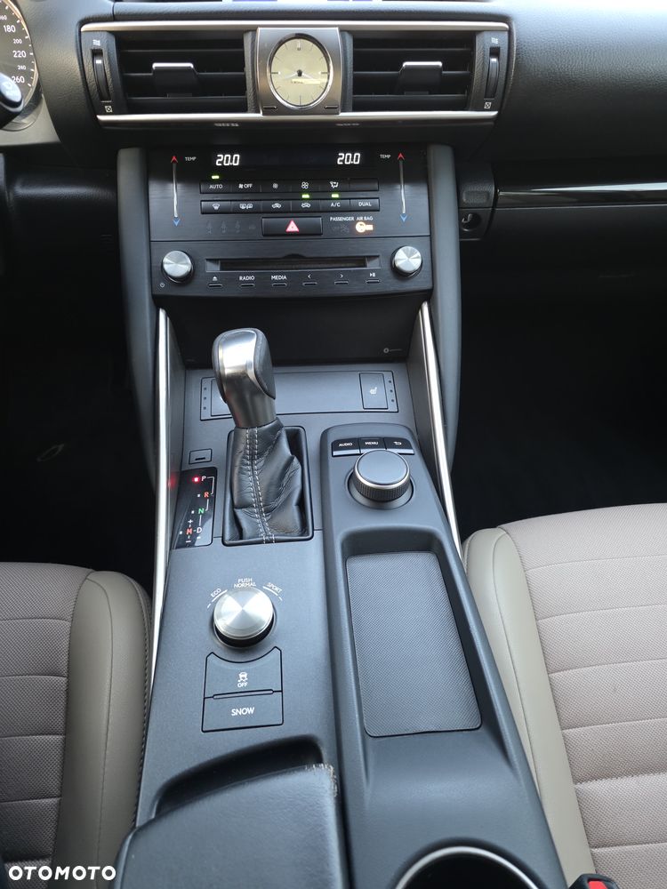 Lexus IS 200t Elite - 15
