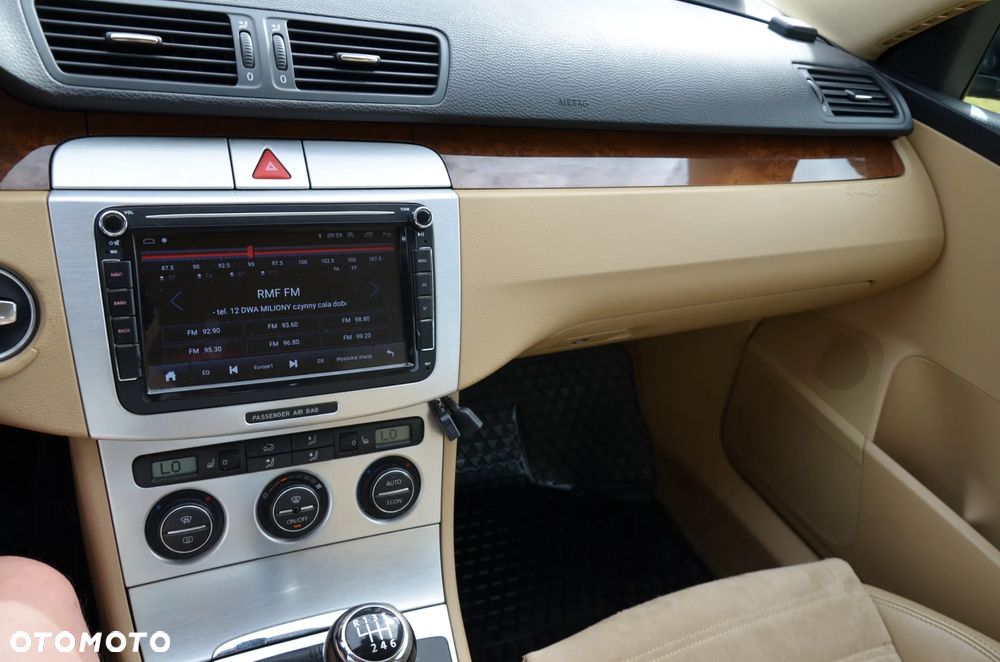 Volkswagen Passat 2.0 TDI DPF Highline - 22