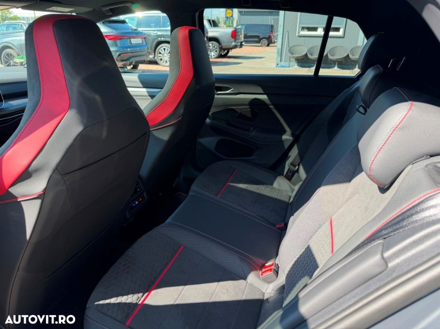 VOLKSWAGEN Golf 2025 — imagine 12