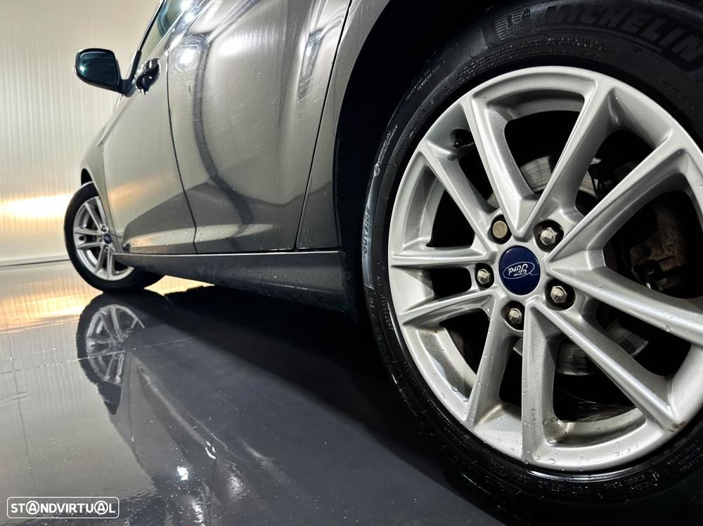 Ford Focus 1.6 TDCi Titanium — fotografia 7