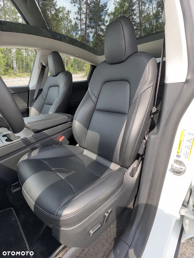 Tesla Model Y Performance AWD - 10