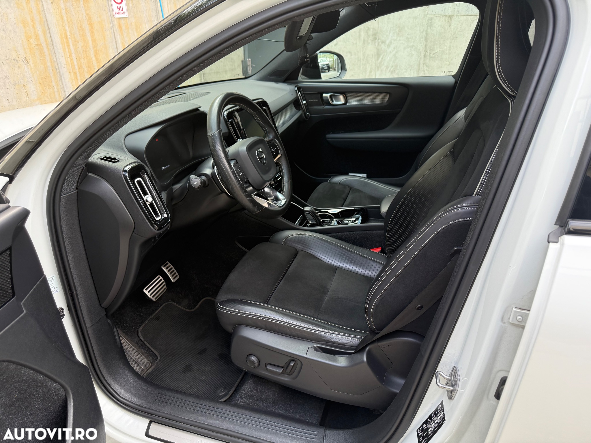 Volvo XC 40 Recharge T5 Twin Engine AT7 R-Design - 12