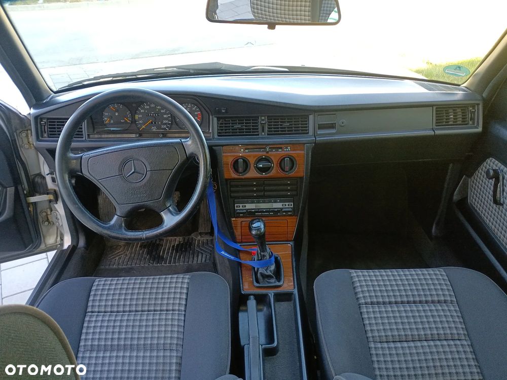 Mercedes-Benz W201 (190) - 31