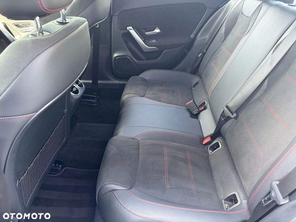 Mercedes-Benz Klasa A 180 AMG Line 7G-DCT - 16