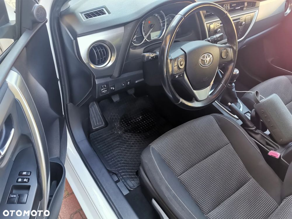 Toyota Auris 1.6 Dynamic - 9
