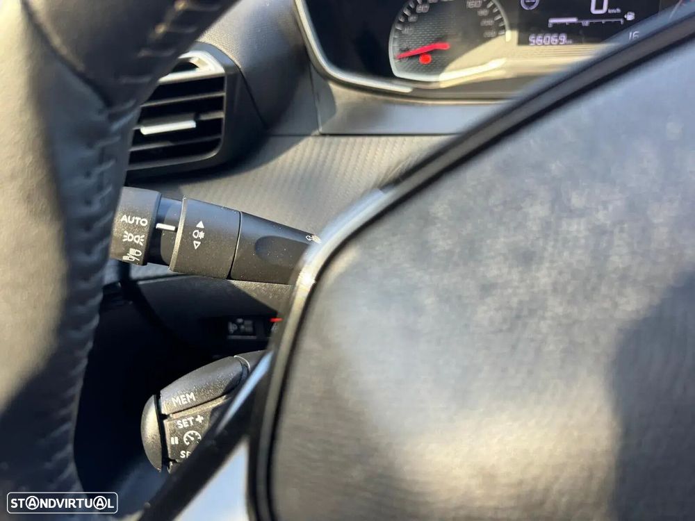 Peugeot 208 - 24