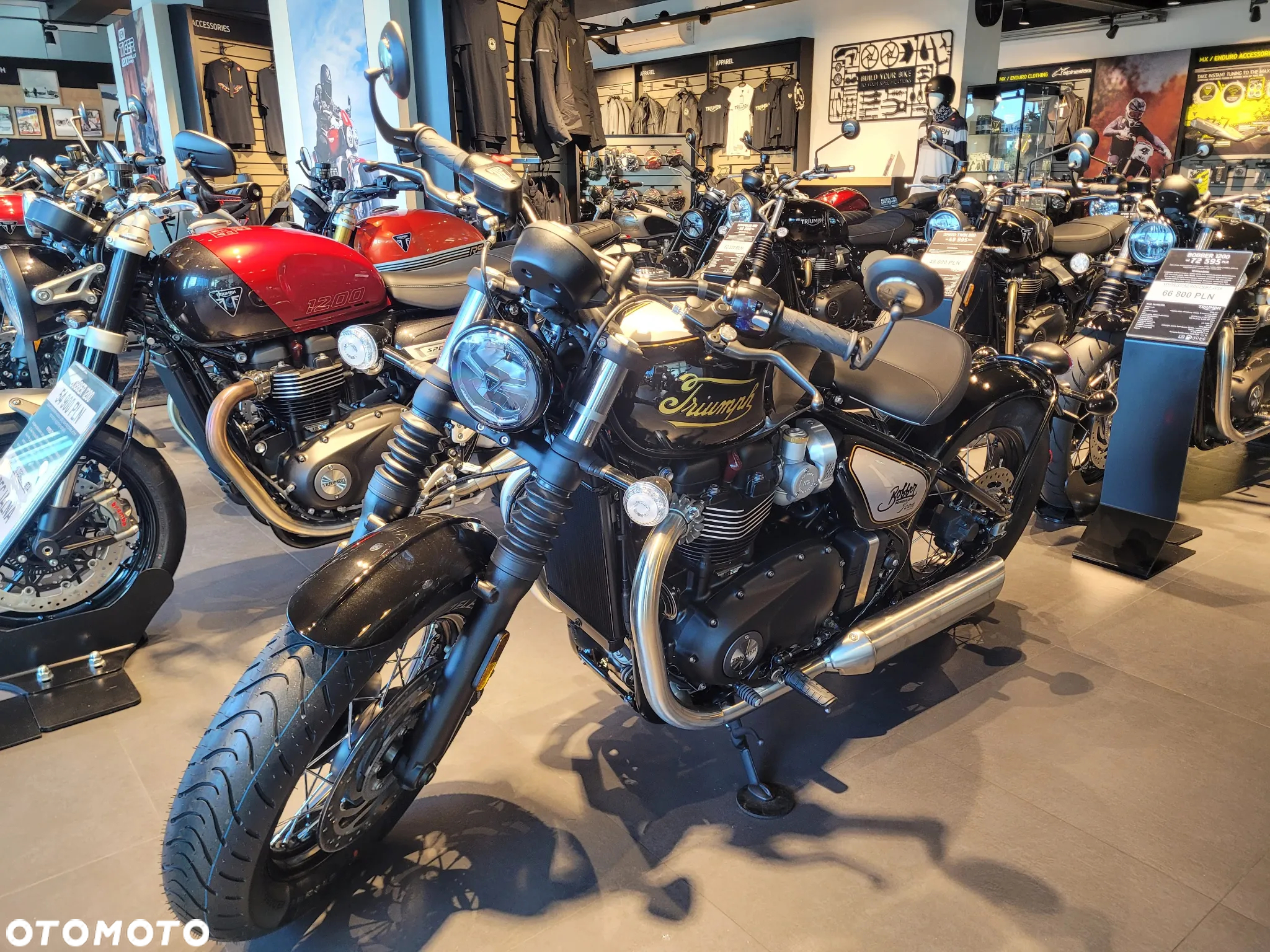 Triumph Bonneville Bobber - 4