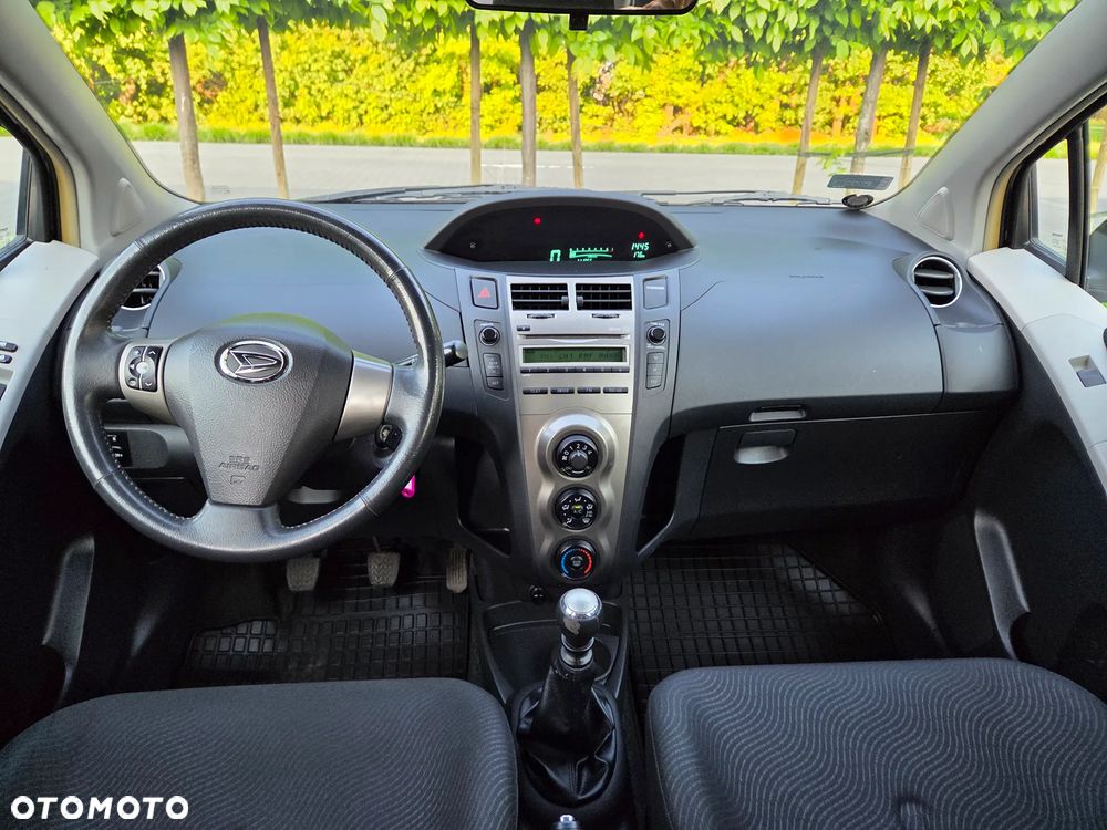 Toyota Yaris - 10