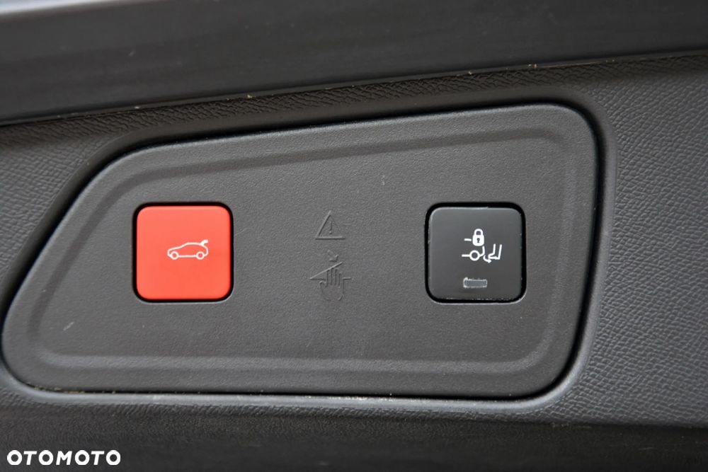 Peugeot 3008 Hybrid4 300 e-EAT8 GT - 39