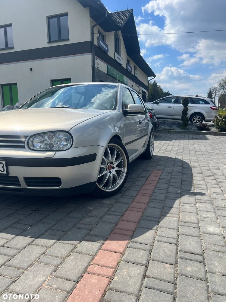 Volkswagen Golf 1.6 - 24