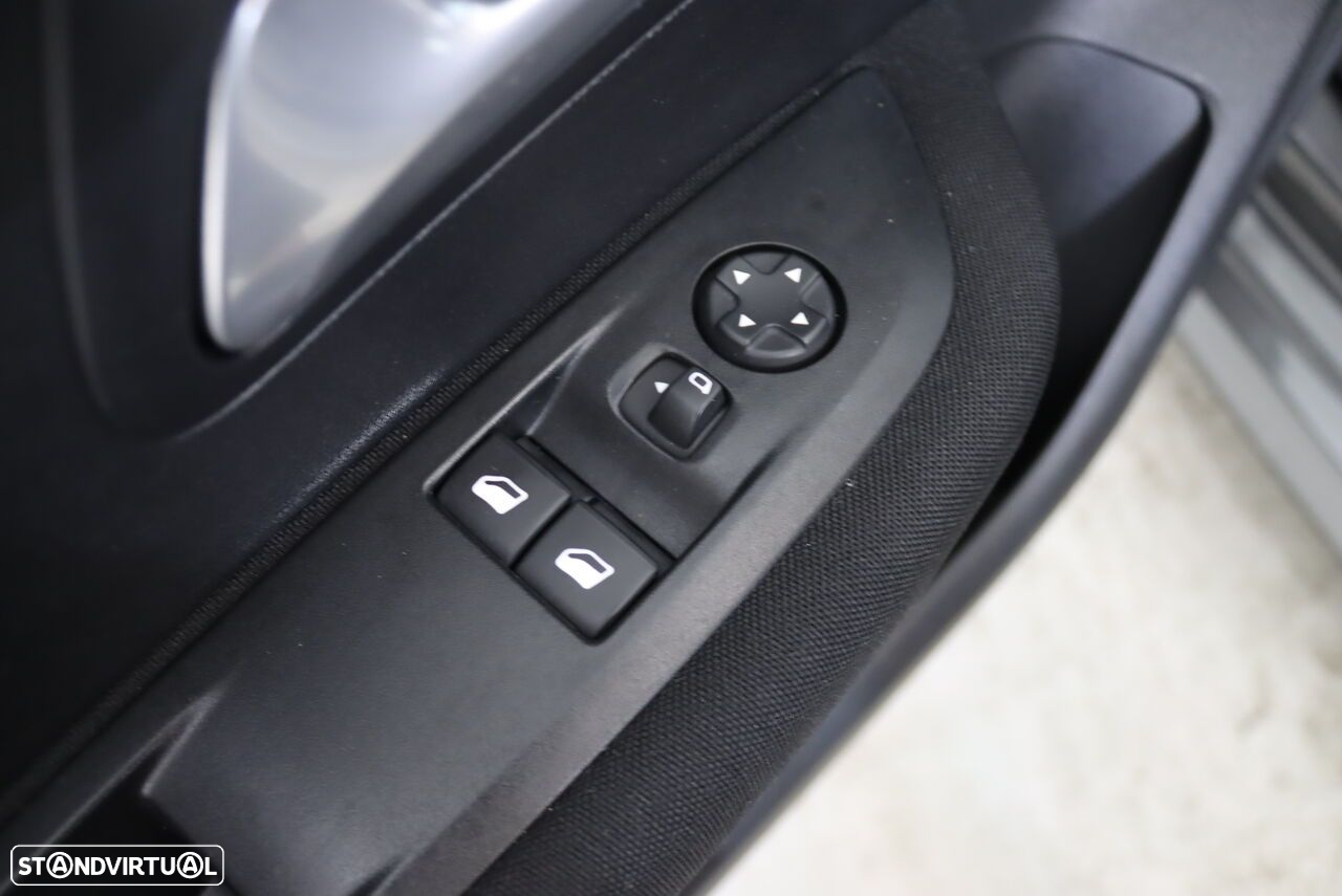 Peugeot 208 - 16
