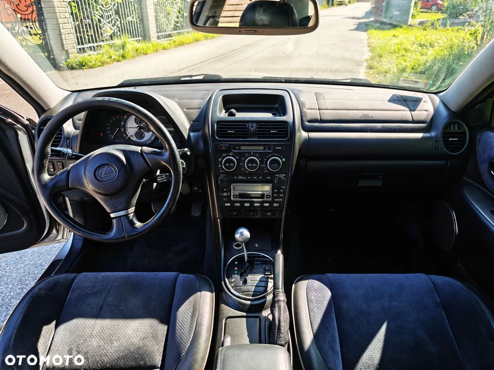 Lexus IS 200 Prestige - 9