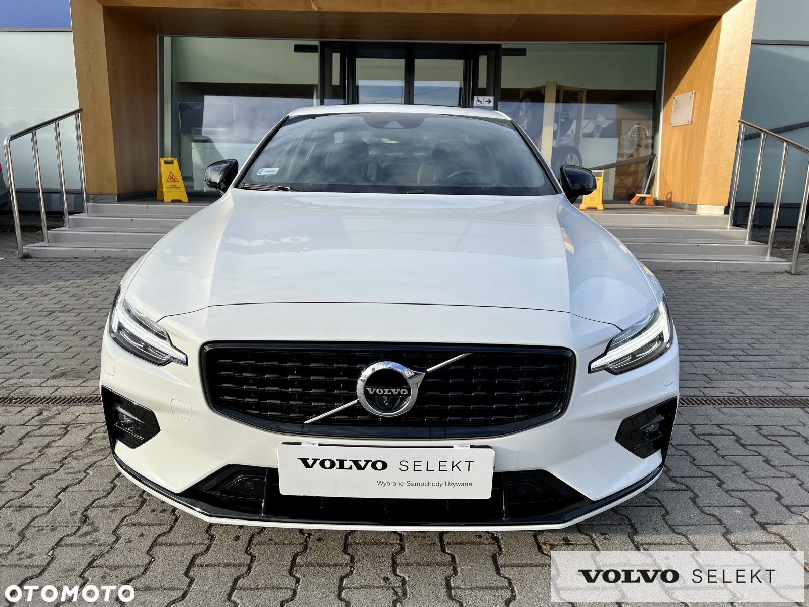 Volvo S60 B5 B R-Design - 4