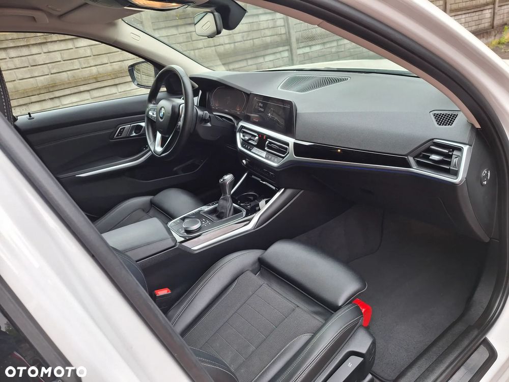 BMW Seria 3 318i Sport Line - 27