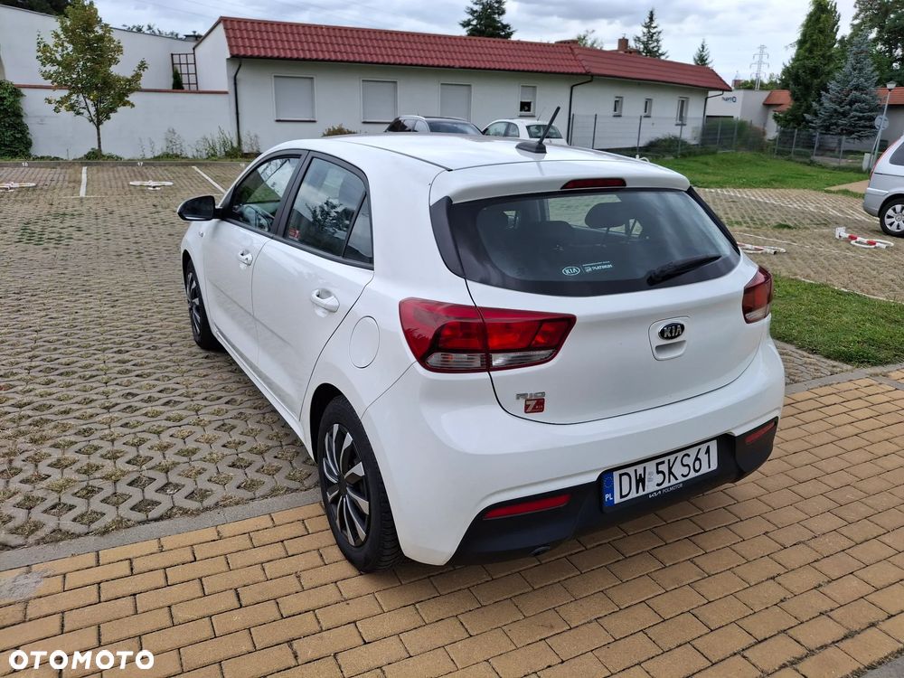 Kia Rio - 5