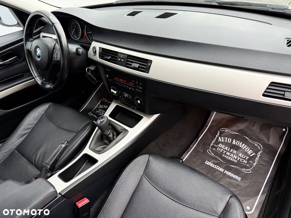 BMW Seria 3 320i Edition Sport - 30