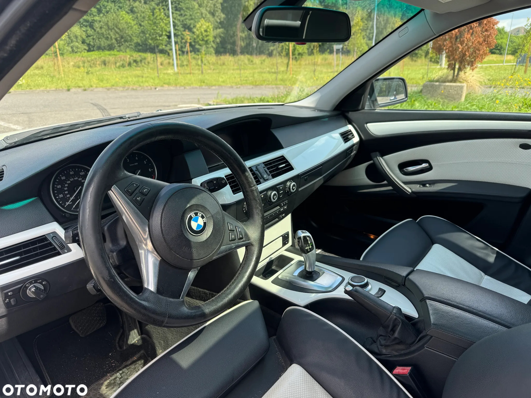 BMW Seria 5 550i - 2