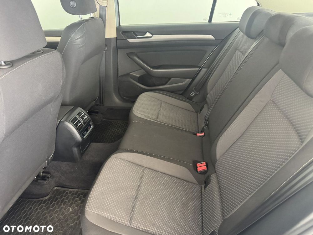 Volkswagen Passat 1.6 TDI BMT Comfortline - 26