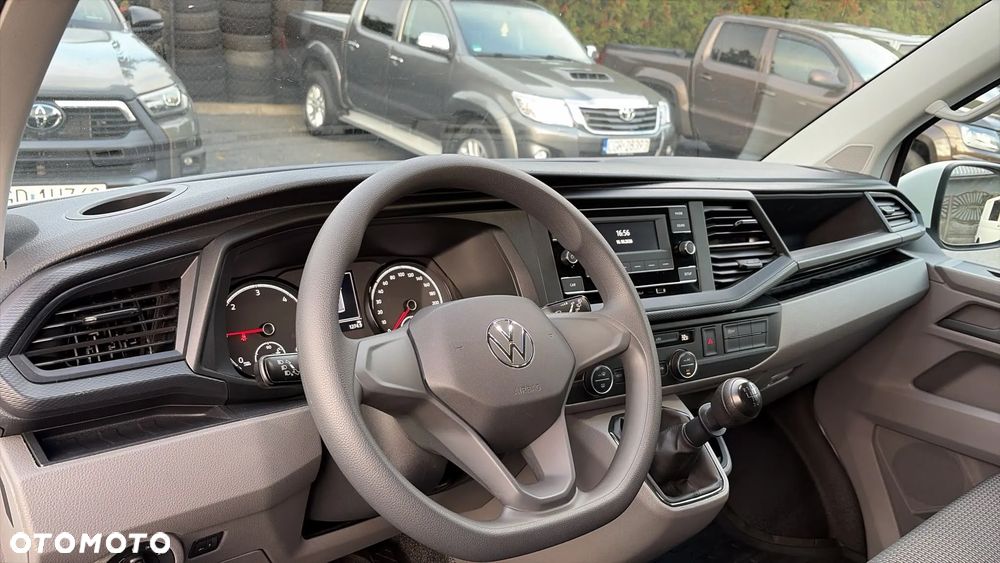 Volkswagen Caravelle - 12