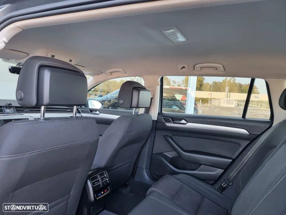 VW Passat Variant 2.0 TDI Confortline - 29