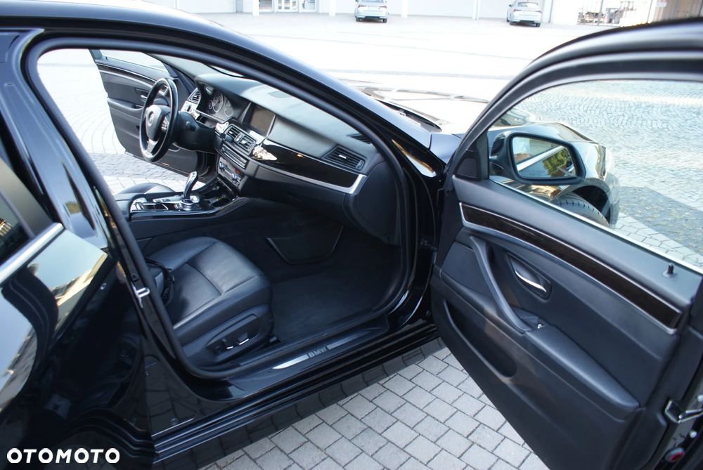 BMW Seria 5 528i Sport-Aut Luxury Line - 20