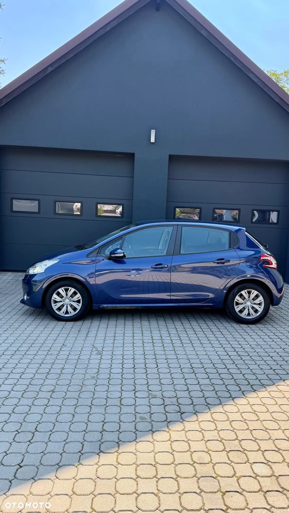 Peugeot 208 - 12