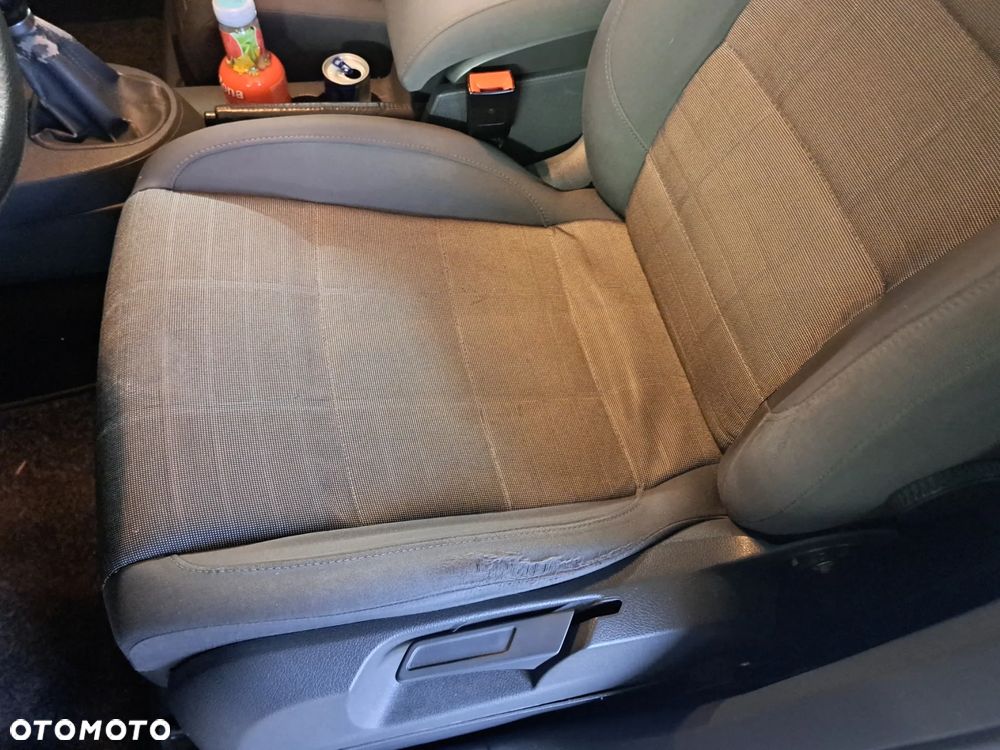Volkswagen Touran 1.6 Basis - 16