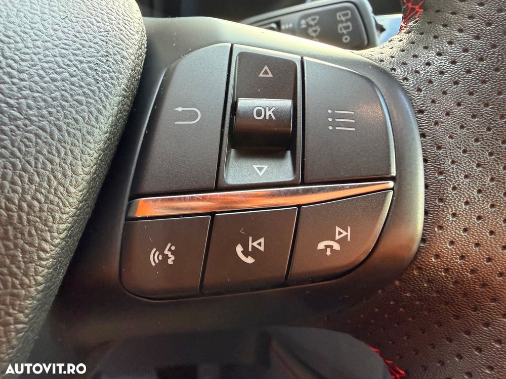 Ford Kuga 2.5 Duratec FHEV 4x4 ST-LINE - 37