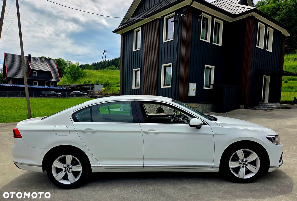 Volkswagen Passat - 4
