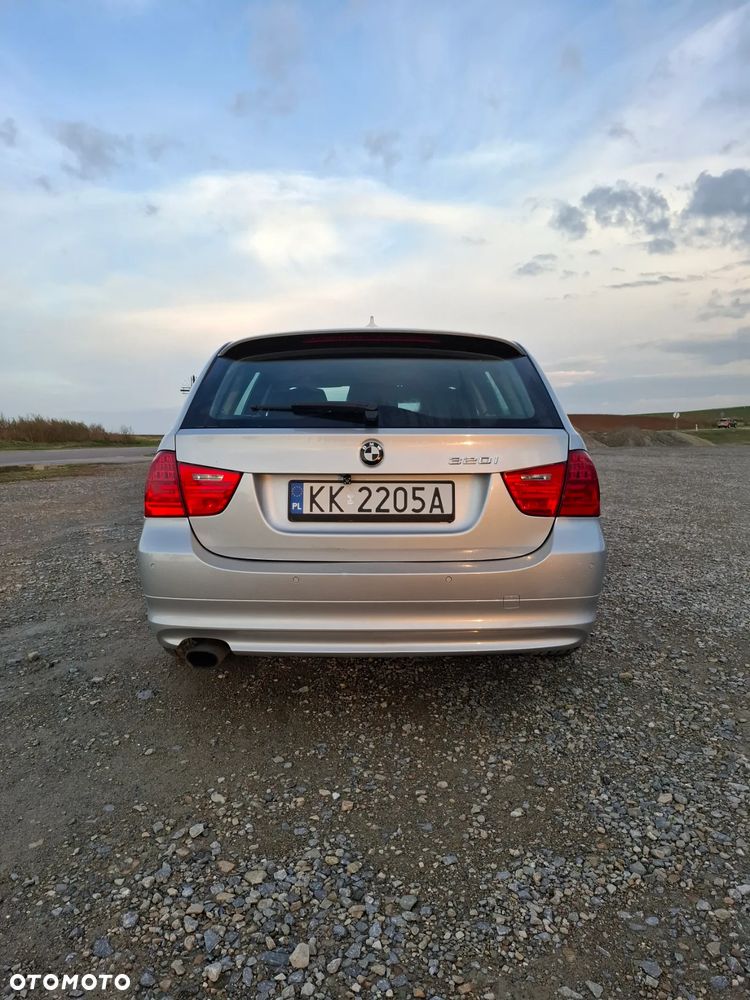 BMW Seria 3 320i - 5
