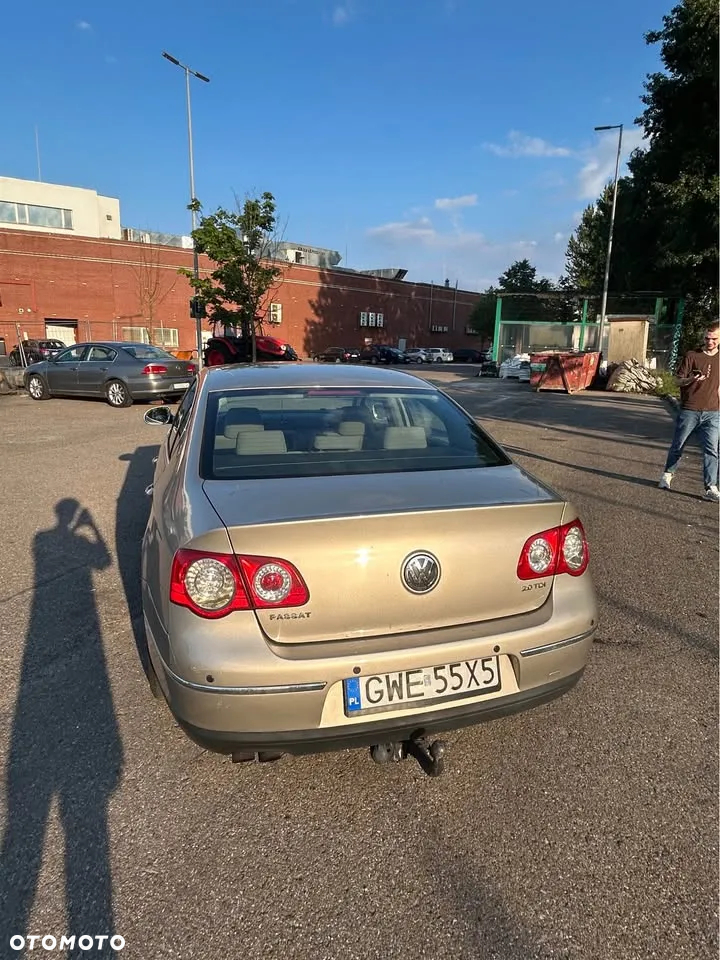 Volkswagen Passat - 4