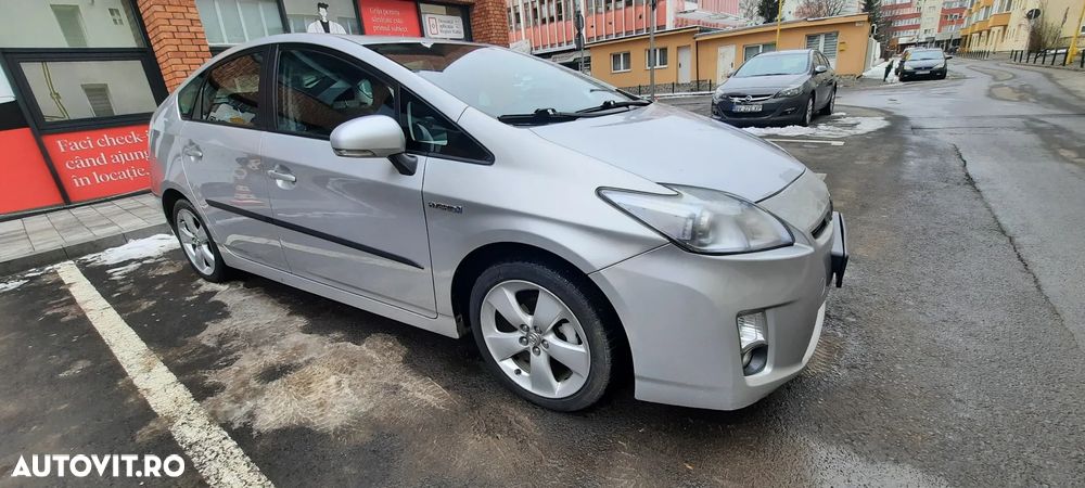 Toyota Prius - 4