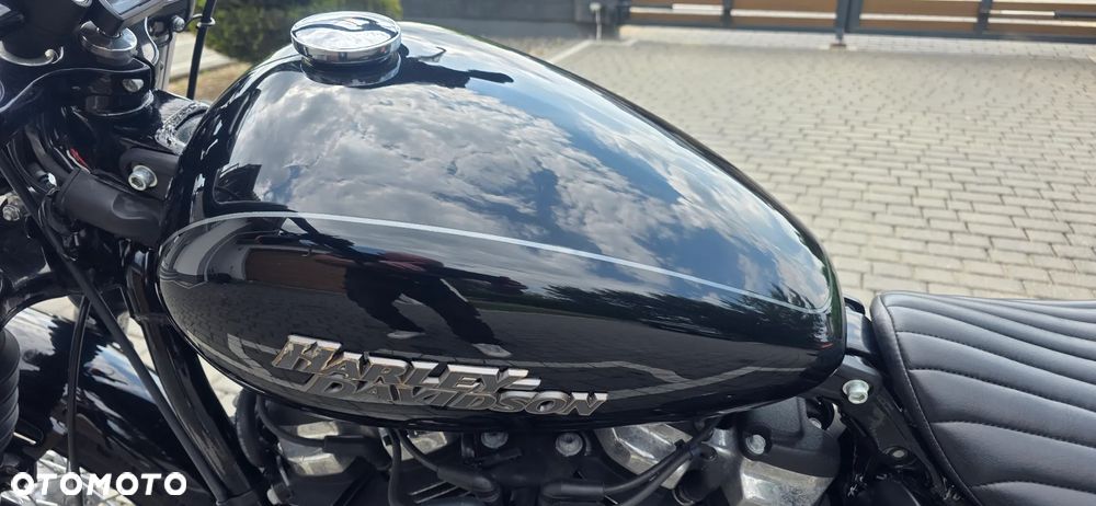 Harley-Davidson Softail Street Bob - 17