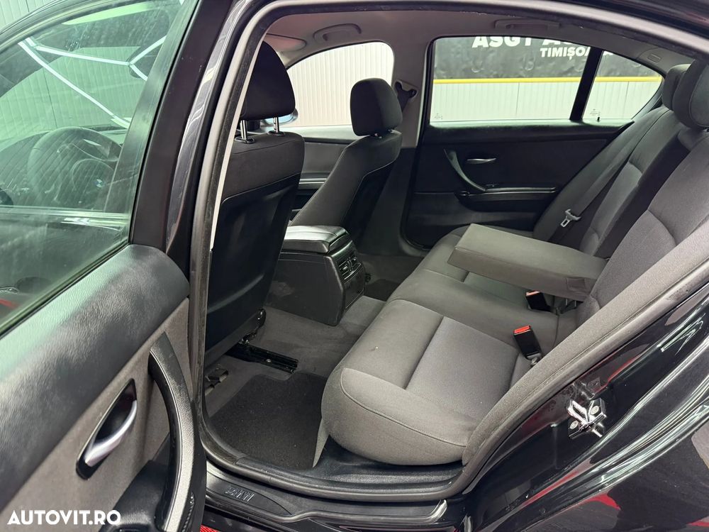 BMW Seria 3 320d Touring - 14