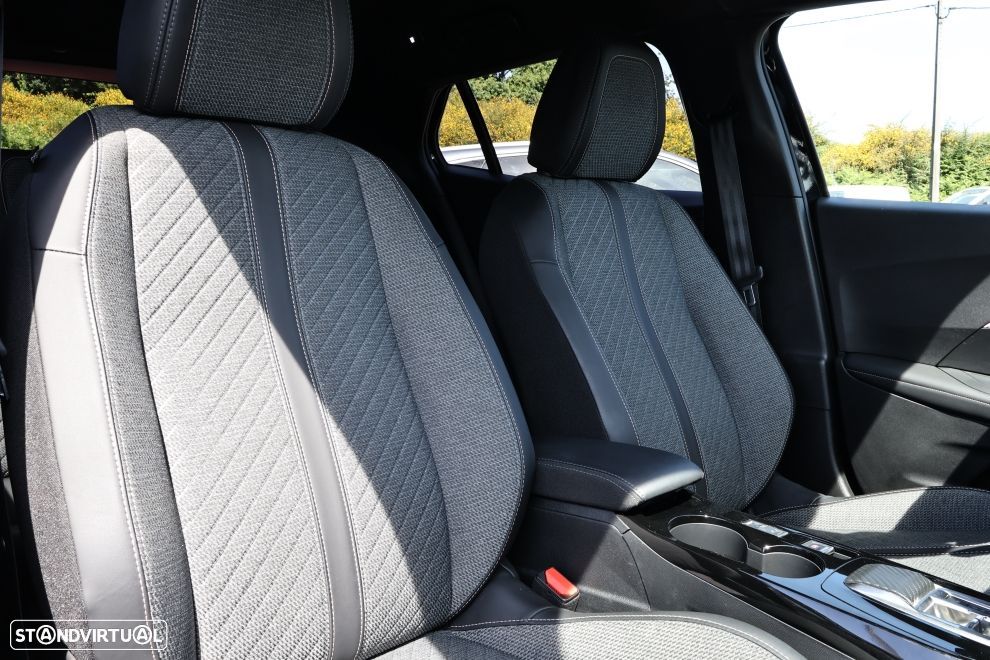 Peugeot 2008 1.2 Hybrid Allure e-DCS6 - 12