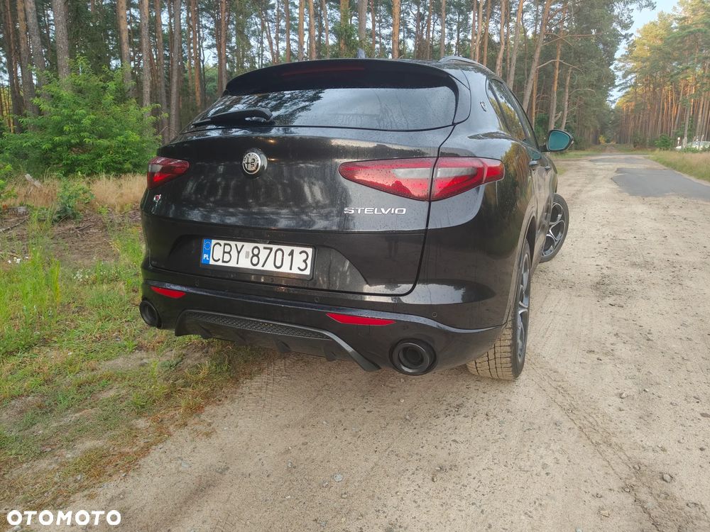 Alfa Romeo Stelvio 2.0 Turbo 16V AT8-Q4 Veloce Ti - 9